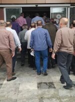 کارکنان شهرداری خواستار استعفای شورا و شهردار اهواز شدند