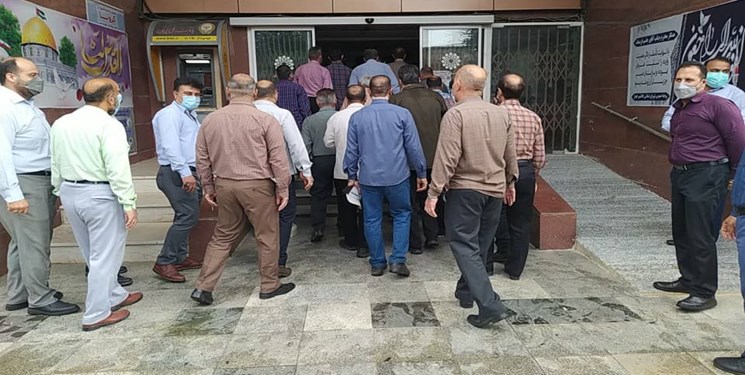 کارکنان شهرداری خواستار استعفای شورا و شهردار اهواز شدند کارکنان شهرداری خواستار استعفای شورا و شهردار اهواز شدند