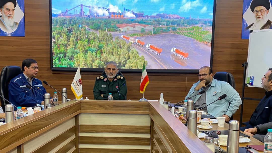 تضعیف شرکت فولادخوزستان در فضای حقیقی و مجازی همنوایی با دشمن است تضعیف شرکت فولادخوزستان در فضای حقیقی و مجازی همنوایی با دشمن است