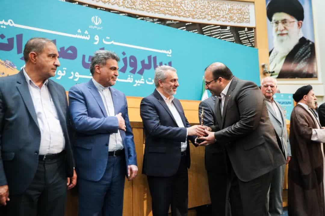 شرکت فولاد خوزستان به عنوان صادرکننده نمونه کشور انتخاب شد شرکت فولاد خوزستان به عنوان صادرکننده نمونه کشور انتخاب شد