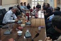 بازدید معاون غذا و داروی دانشگاه علوم پزشکی اهواز از بیمارستان، داروخانه ها و مراکز تولیدی کالاهای سلامت محور شهرستان شوش