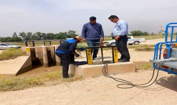 ممانعت از برداشت غیر مجاز آب در شبکههای آبیاری کارون بزرگ ممانعت از برداشت غیر مجاز آب در شبکههای آبیاری کارون بزرگ