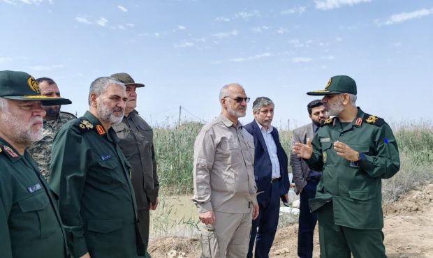 بازدید استاندار خوزستان از منطقه سوم دریایی امام حسین (ع) نیروی دریایی سپاه بازدید استاندار خوزستان از منطقه سوم دریایی امام حسین (ع) نیروی دریایی سپاه