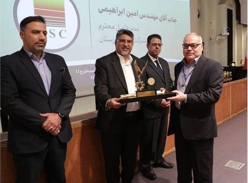 عطای تندیس و لوح زرین سمپوزیوم ملی مدیران موفق به مدیرعامل شرکت فولاد خوزستان عطای تندیس و لوح زرین سمپوزیوم ملی مدیران موفق به مدیرعامل شرکت فولاد خوزستان