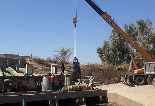 نصب دو دستگاه الکتروپمپ شناور در شبکه‌های آبیاری کارون بزرگ