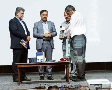 مراسم رونمایی ازکتاب همکار کارون۳ در همایش فرهنگی «داوارمن ایذه» برگزار شد مراسم رونمایی ازکتاب همکار کارون۳ در همایش فرهنگی «داوارمن ایذه» برگزار شد