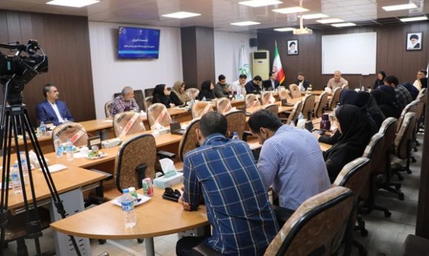 لزوم همکاری صدا و سیما و اصحاب رسانه برای اطلاع رسانی ظرفیت های خوزستان در حوزه غذا و دارو لزوم همکاری صدا و سیما و اصحاب رسانه برای اطلاع رسانی ظرفیت های خوزستان در حوزه غذا و دارو