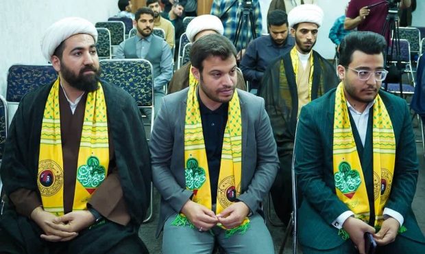تجلیل از عوامل تولید ۳۰ نماهنگ شهدای مقاومت در اهواز تجلیل از عوامل تولید ۳۰ نماهنگ شهدای مقاومت در اهواز