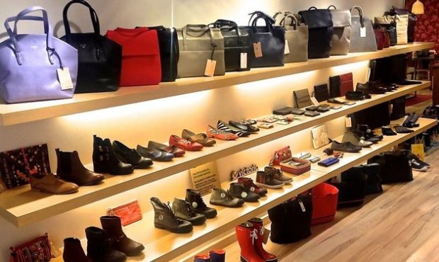 پرونده گرانفروشی کیف و کفش در اهواز روی میز تعزیرات حکومتی پرونده گرانفروشی کیف و کفش در اهواز روی میز تعزیرات حکومتی